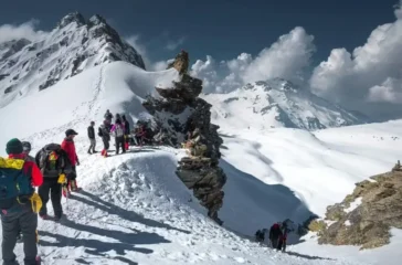 Rupin-pass-vs-buran-ghati-1200x700